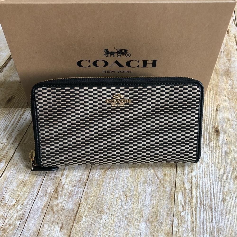 NWT! Authentic COACH Accordion Zip Wallet!